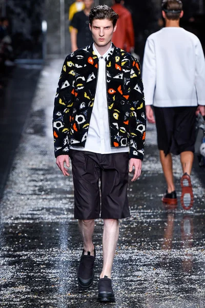 Look 22
